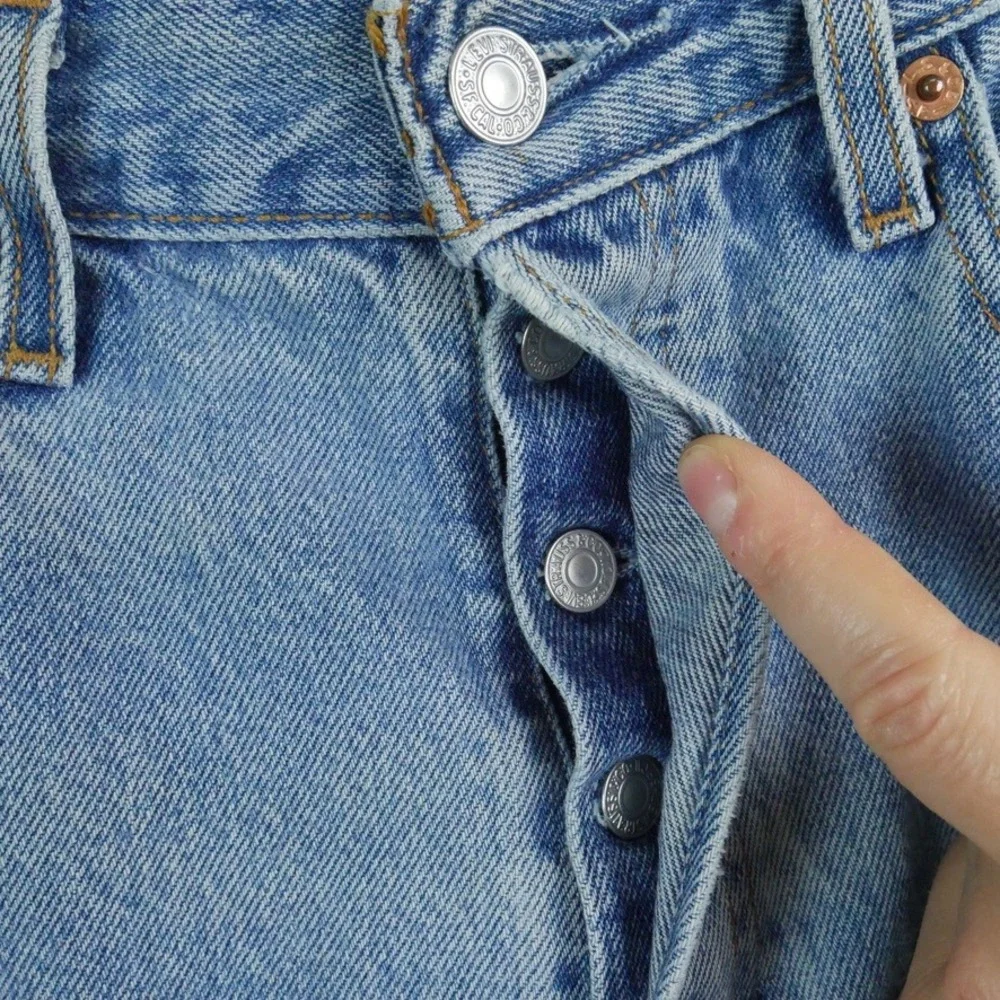 Vintage 90s Levis 501 Jeans 32x32 Light Wash Denim Grunge Thrashed Distressed
